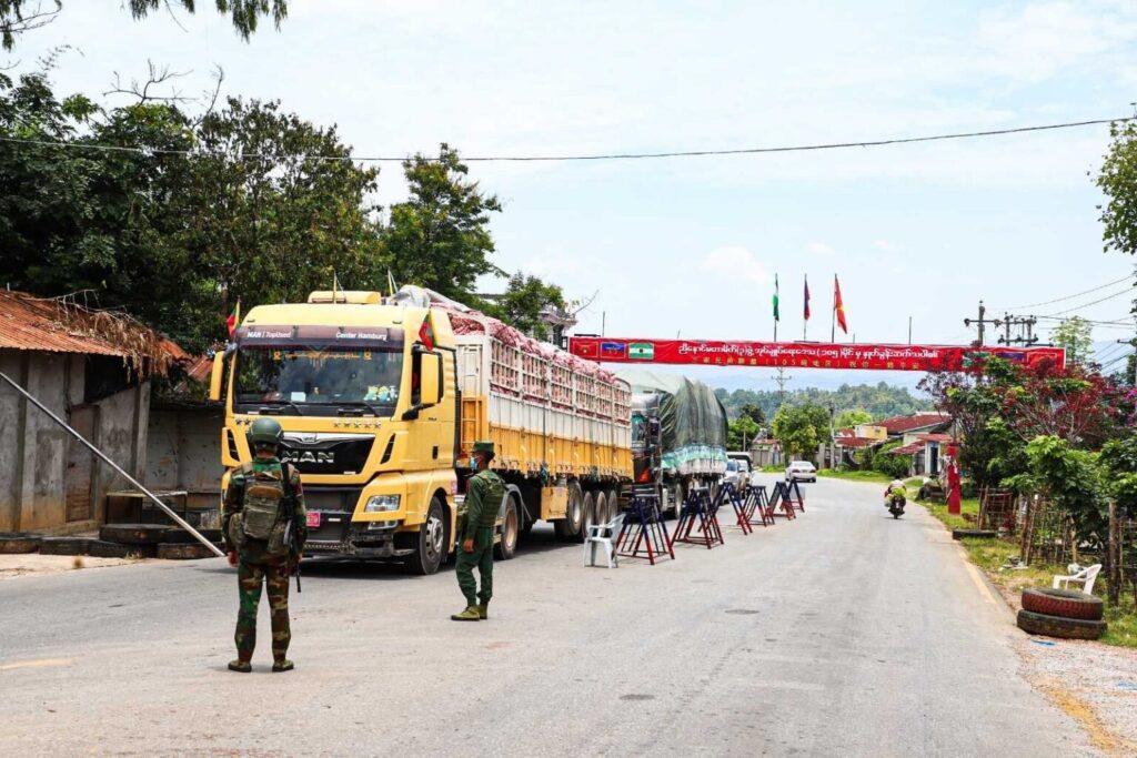 နယ်စပ်ဖြတ်ကျော် ကုန်သွယ်မှုသည် လက်ရှိ လုံခြုံရေးဆိုင်ရာ စိုးရိမ်ပူပန်မှုများနှင့် စစ်အစိုးရကို ဆန...