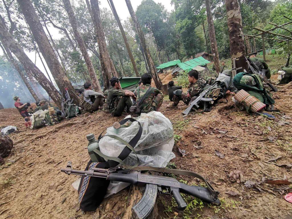 အဆိုပါအဖွဲ့က စစ်ကောင်စီသည် ကချင်ပြည်နယ်၊ ရွှေကူသို့ အင်အားဖြည့်တင်းမှုများ ပေးပို့ရန် ကြိုးပမ်းနေ...
