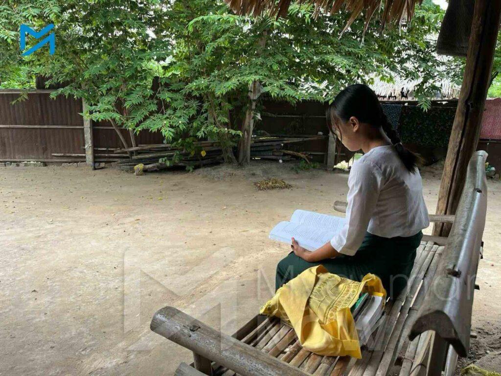 ရှမ်းမလေး၏ မိခင်နှင့် ဖခင်တို့သည် အာဏာသိမ်းပြီးနောက် သူမထံမှ နှစ်ဦးစလုံး ဖမ်းဆီးခေါ်ဆောင်သွားခြင်...