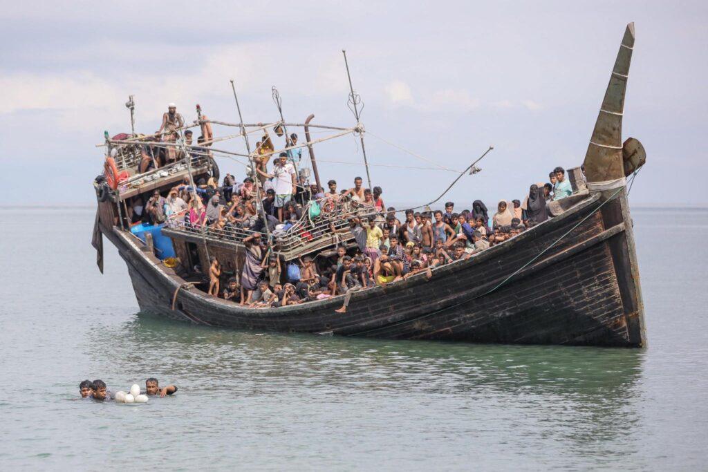 ကုလသမဂ္ဂက ကြာသပတေးနေ့တွင် သတိပေးခဲ့သည်မှာ ဇွန်လကုန်ပိုင်းကတည်းက မြန်မာနိုင်ငံကမ်းလွန်တွင် သင်္ဘော...