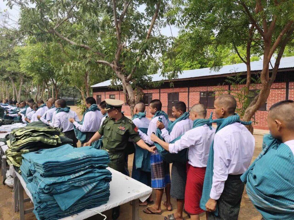 နိုင်ငံ၏အုပ်ချုပ်သူများက ငြိမ်းချမ်းရေးကို ကတိပြုနေချိန်တွင် မျိုးဆက်တစ်ခုလုံးသည် စစ်တပ်၏ မပြည့်ဝ...