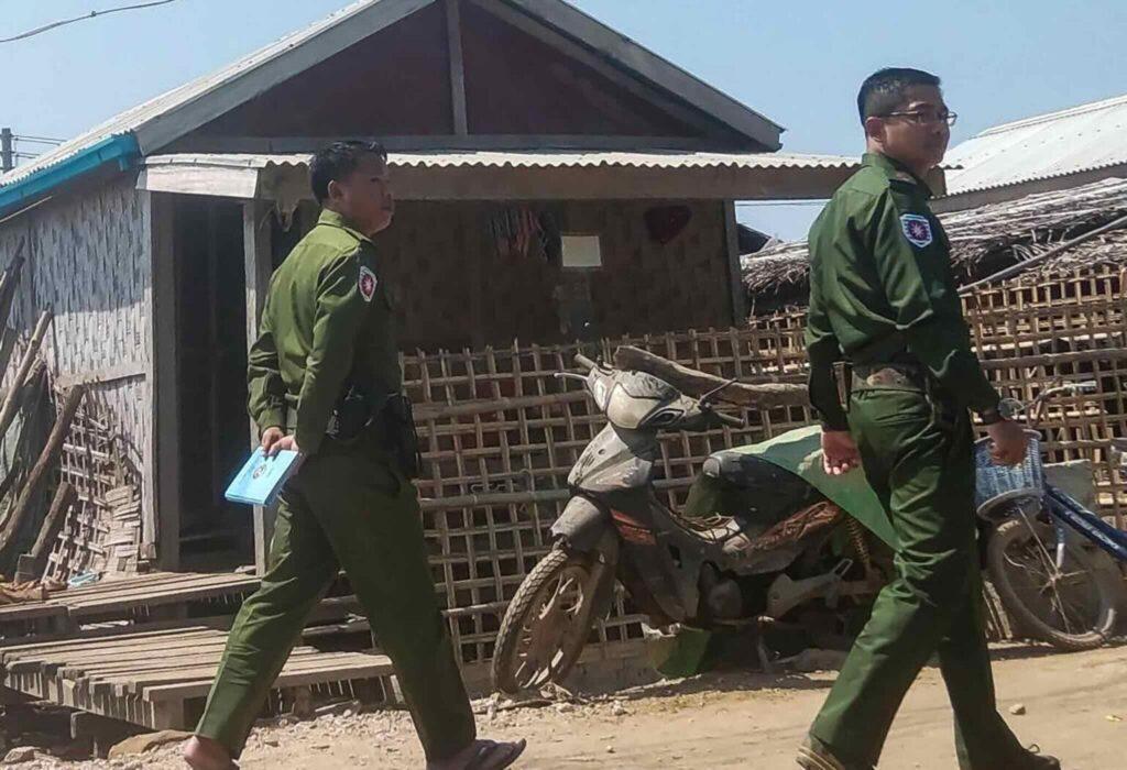 အမိန့်အသစ်အရ စစ်တွေပတ်ဝန်းကျင်ရှိ ရိုဟင်ဂျာလူမှုအသိုင်းအဝိုင်းများသည် အလှည့်ကျ စစ်သားစုဆောင်းပေးရ...