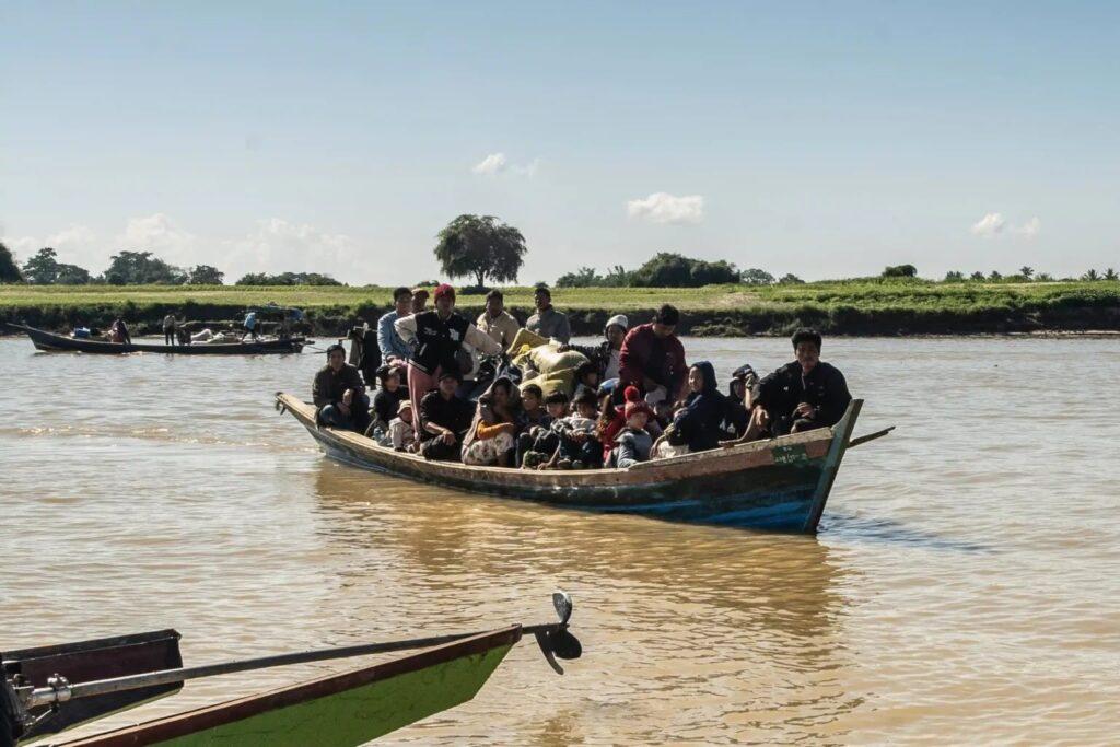 မဟာမိတ် ကချင်တပ်ဖွဲ့များက တနင်္လာနေ့တွင် စစ်စခန်းကို သိမ်းပိုက်ပြီးနောက်ပိုင်း အဆိုပါဒေသတွင် လေကြ...